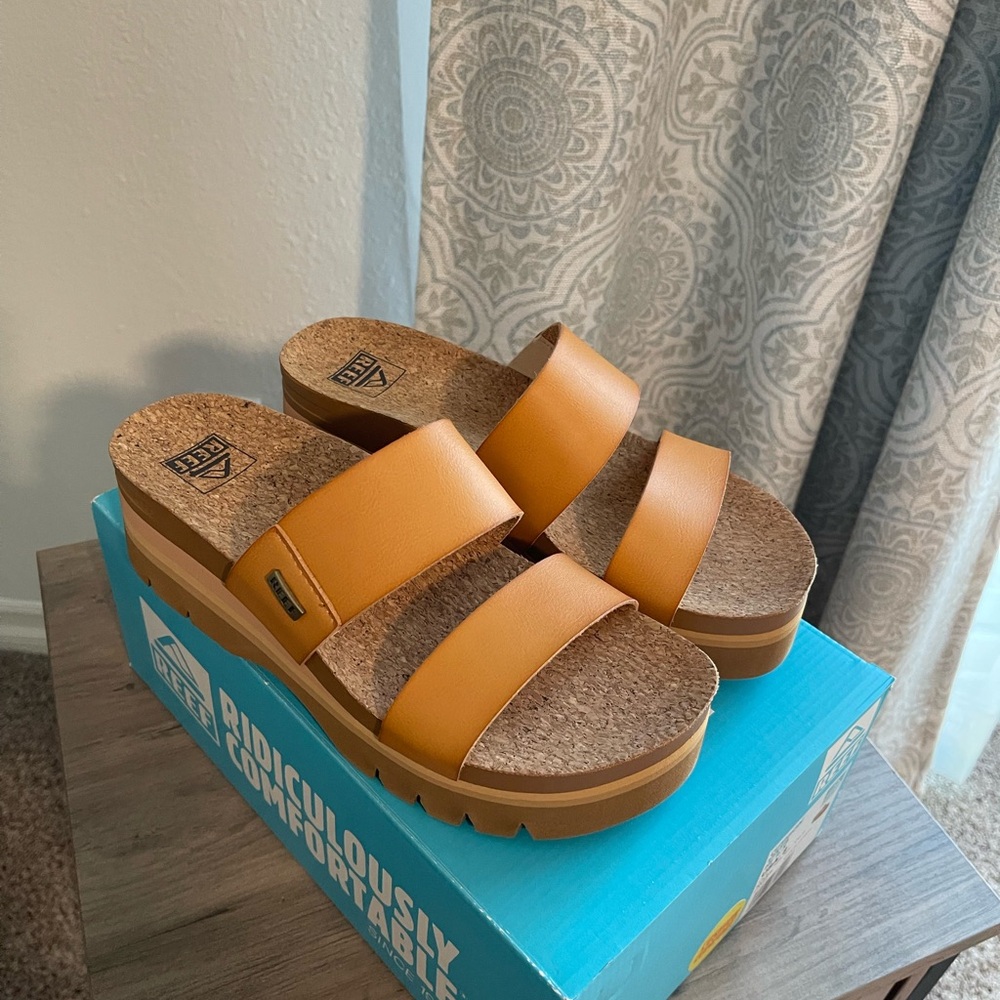 Reef Cushion Vista Sandals size 8